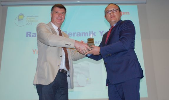Yılın Yangın Yalıtımı Ürünü Ödülü Ravaber'in Yılın Yangın Yalıtımı Ürünü Ödülü Ravaber'in