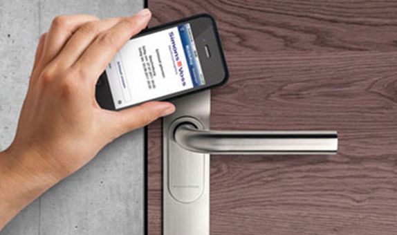Koruma, İzleme ve Kapı Açan Akıllı Telefonlar Koruma, İzleme ve Kapı Açan Akıllı Telefonlar