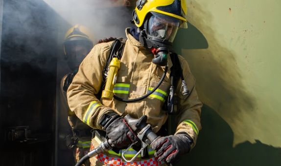 İtfaiyeci Eldivenlerinin İmalatında Kullanılan Teknik Şartname ve Malzemeler İtfaiyeci Eldivenlerinin İmalatında Kullanılan Teknik Şartname ve Malzemeler