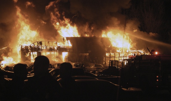 Bir Gece Kulübünde Yangın Çıkması Durumunda Acil Durum Tahliyesinin Simülasyon Modeli Bir Gece Kulübünde Yangın Çıkması Durumunda Acil Durum Tahliyesinin Simülasyon Modeli