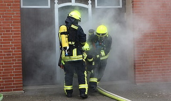 İtfaiyeciler için Yangın Olay Yerinde Oluşan Duman ve Zehirli Gazların Önemi İtfaiyeciler için Yangın Olay Yerinde Oluşan Duman ve Zehirli Gazların Önemi