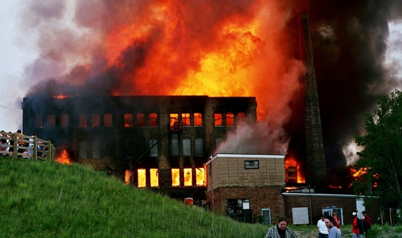 Endüstriyel Tesislerde Yanıcı Parlayıcı Sıvılar için Yangın Güvenliği