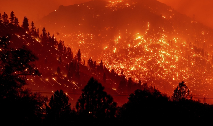 "Mega Yangınlar, Uzun Süreli Aşırı Sıcak  ve Kurak Dönemlerin Ardından Gelir"