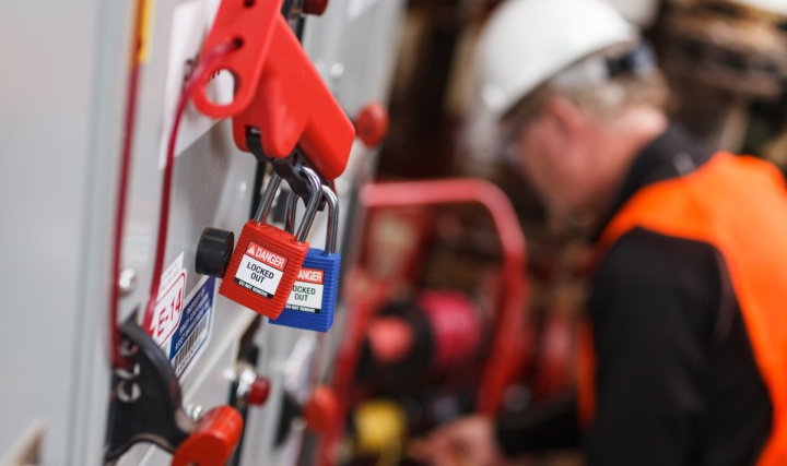 Brady'den Vaka Çalışması: Makine Müdahaleleri Sırasında Güvenliğin Artırılması - Royal Lactalis Leerdammer'de Uzman Kilitleme/Etiketleme Desteği Brady'den Vaka Çalışması: Makine Müdahaleleri Sırasında Güvenliğin Artırılması - Royal Lactalis Leerdammer'de Uzman Kilitleme/Etiketleme Desteği