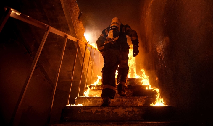 İtfaiyecilerin Yangında Karşılaştıkları Tehlikeler İtfaiyecilerin Yangında Karşılaştıkları Tehlikeler
