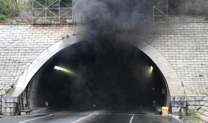 Karayolu Tüneli Yangını Duman Yayılma Özellikleri Üzerine Çalışma Karayolu Tüneli Yangını Duman Yayılma Özellikleri Üzerine Çalışma