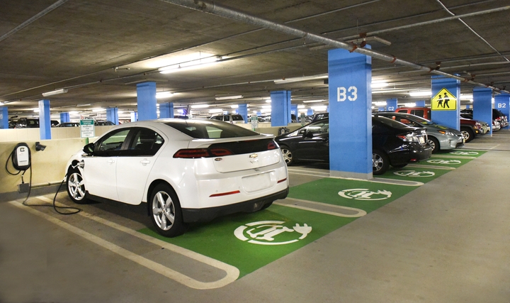 Garajlarda Elektrikli Araç Yangınlarının Söndürülmesinde Su Sisi Nozül Ayarlarının Etkisi Garajlarda Elektrikli Araç Yangınlarının Söndürülmesinde Su Sisi Nozül Ayarlarının Etkisi