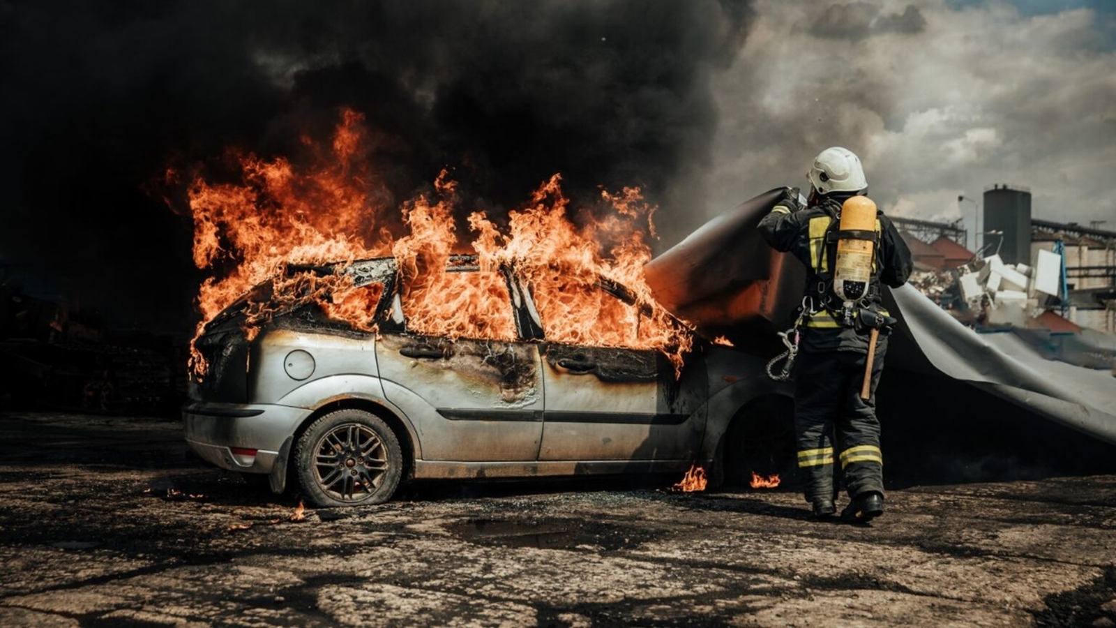 EV Yangınlarında Yangın Battaniyesi Kullanılması Halinde Ortaya Çıkacak Tehlikeler
