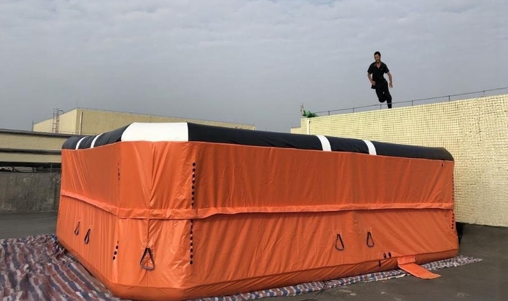 Acil Durumlarda Yüksekten Atlayanları Kurtarma Amaçlı Atlama Hava Yastıkları