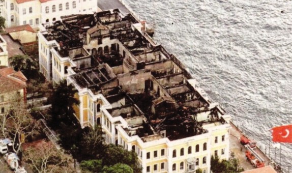 Galatasaray Üniversitesi Yangını  (İbrahim Tevfik Efendi Sahil Sarayı Yangını)