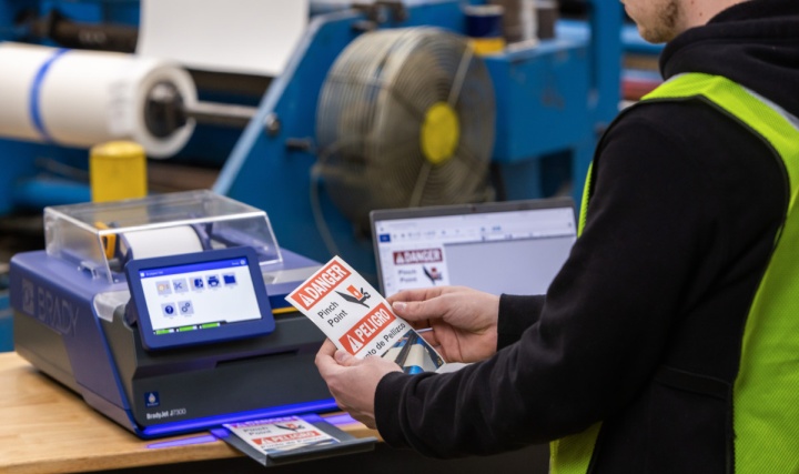 Brady'den: BradyJet J7300: Endüstriyel Dayanıklılığa Sahip Etiketleri Tam Renkli Olarak Yazdırın Brady'den: BradyJet J7300: Endüstriyel Dayanıklılığa Sahip Etiketleri Tam Renkli Olarak Yazdırın