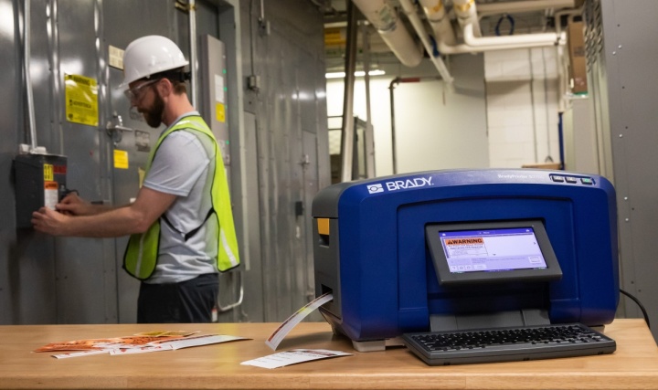 Brady'den: Güvenliği Artırın ve İşyerinizin Performansını Optimize Edin Brady'den: Güvenliği Artırın ve İşyerinizin Performansını Optimize Edin