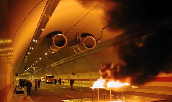 Bir Şehir Tünelinde Noktasal Duman Kontrolünde Duman Perdesi Yerleşiminin Etkisi