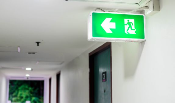 Yaya Yürüme Yollarında Acil Durum Çıkışlarının Genişliklerinin Belirlenmesi